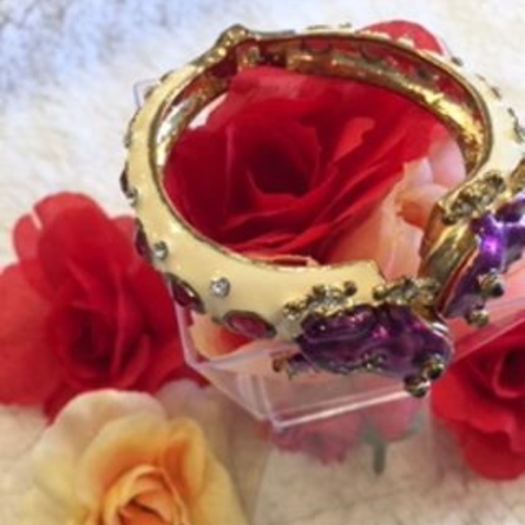 VERY CUTE PURPLE EMBELLISHED FROG HINGE BRACELET - Picture 4 of 5